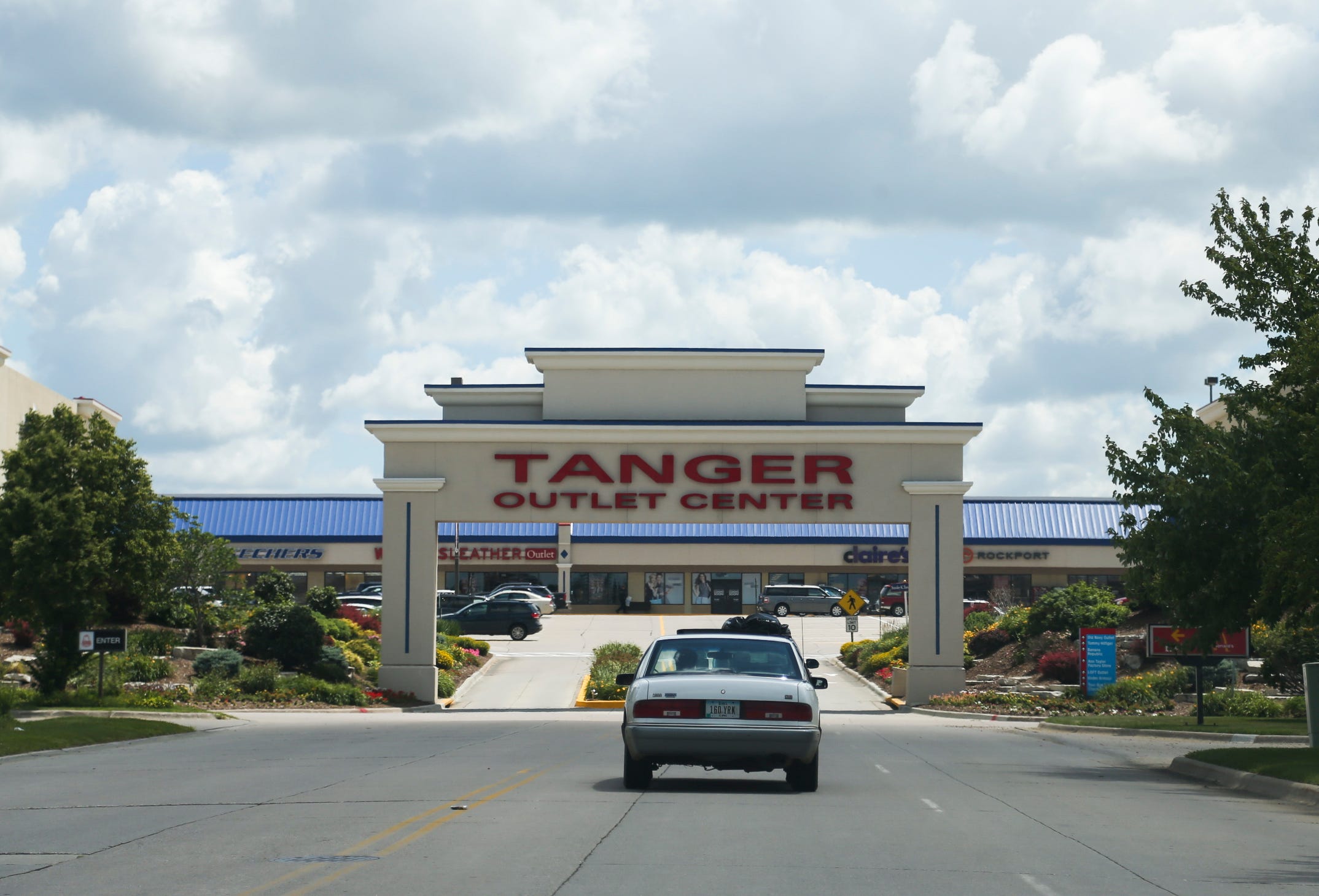 under armour tanger outlet sales